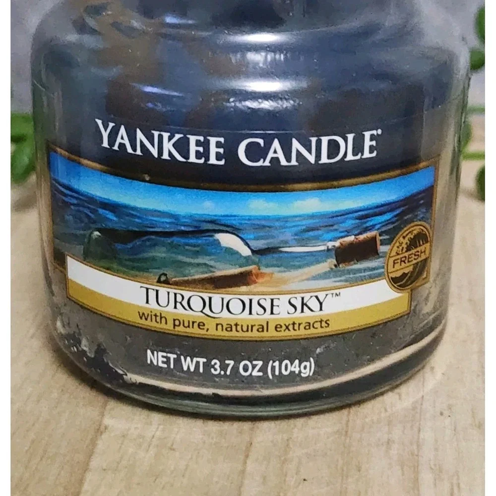 Yankee Candle Turquoise Sky Jar Candle 3.7 oz Blue Coastal Fresh Home Fragrance